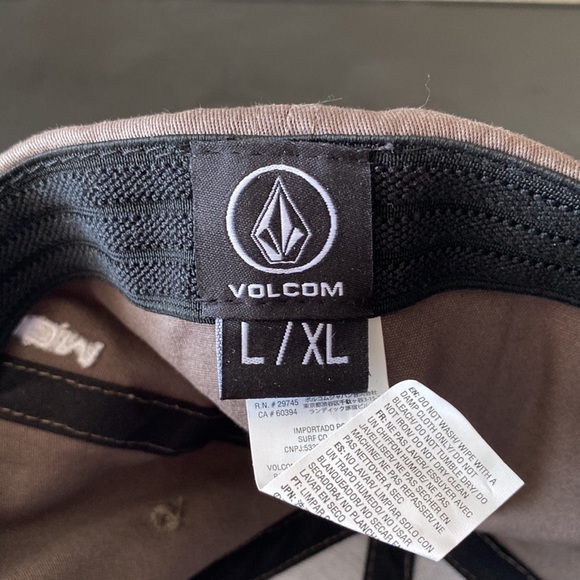 Stretch fit mens Volcom hat. - Picture 3 of 3